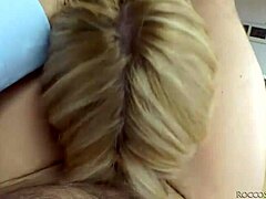 Hardcore gruppe sex med den søde blonde Sweet Cat i HD