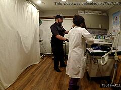 Seorang pegawai polis menangkap payudara semula jadi pesakit pada kamera tersembunyi dalam pencarian telanjang yang memalukan