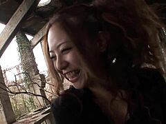 สาวเอเชียโดนเย็ดแบบป่าเถื่อนและบ้าคลั่งในเซสชั่นเย็ดกันแบบญี่ปุ่น
