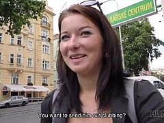 Amateur-Karnettpaar hat Glück mit einem jungen tschechischen Mädchen für Geld