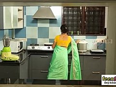 Una linda pareja de adolescentes indios explora el sexo apasionado en un video de alta definición