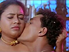 Indyjska gejowska laska robi się naga w filmie HD