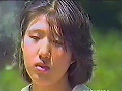 Μια παλιά ιαπωνική πορνό ταινία παρουσιάζει μια καυτή και ζεστή συνεδρία