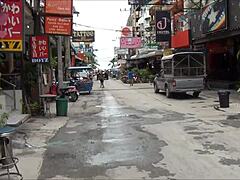 Thaise rode lamp: een wandelend straat-avontuur