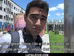 Латиноамериканец - гетеросексуальный мужчина трахает симпатичного латиноамериканца за деньги