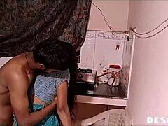 Indisk moden kvinne får grov analbanking på kjøkkenet
