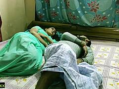 Bhabhis első éjszakája a férjével, tele van forró cummal