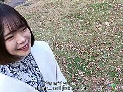 วิดีโอโป๊วัยรุ่นญี่ปุ่นที่มี Ayumi จากโตเกียวได้รับการนิ้วและเลียหีของเธอ