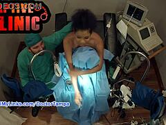 Nonnude bts fra Phoenix Roses fanget på kamera i hospitalens medicinske fetisj