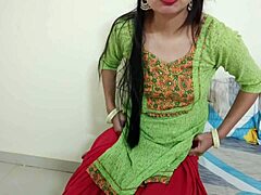Indická dospívající dívka je roztržena svým švagrem v HD videu