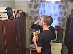 Porno gay com uma mãe russa e um jovem rapaz