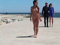 الجمال الأوروبي يكتشف الفيتيش للمعصية واللعب على الشاطئ