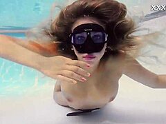 Sophie Murena's smoking hot underwater masturbation session
