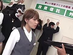 ราชินีความงามได้รับงานธนาคารใน Hentai ญี่ปุ่น
