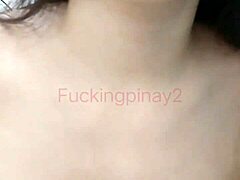 Video sesso con una bella pinay che ama mostrare le sue piccole tette e masturbarsi