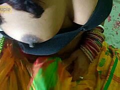 Nézd, ahogy egy desi chudayii lovagol egy faszon ebben az indiai XXX videóban