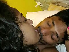 Urocza Bhabhi zostaje mocno ruchana w seksie analnym