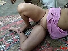 Indisk byfru blir knullad av sin sexpojkvän