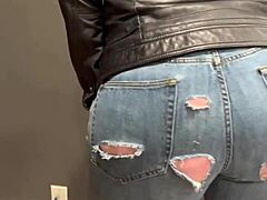 Любительские руки исследуют большую задницу женщины в обтягивающих джинсах