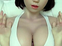 Velká prsa sexdoll Makoto Kida si užívá s velkými kozy Toshiny Dolls