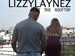Encontro intenso no telhado com Lizzy Laynez de lingerie