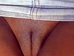 Velika muca in ogromen klitoris z lepim amaterskim orgazmom