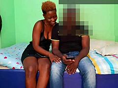 Ohromující mladá žena se ve svém domě věnuje vášnivému sexu s dobře vybaveným černochem, který nekontrolovatelně dosahuje vyvrcholení - vzrušující fantazie pro černou Afričanku
