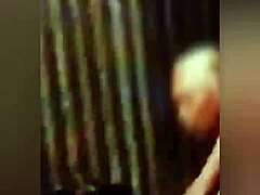 Femme au foyer indienne expose ses gros seins naturels dans une caméra secrète