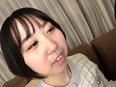 Cupluri japoneze amatoare fac un videoclip intim de casă, cu sâni mari și acțiune de rupere a cârjelor