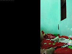 Khmer camgirl postane poredna na postelji